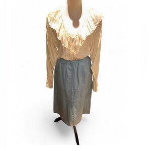 Vintage 70s/80s Women’s West Bay Light Blue Leather skirt with pockets
